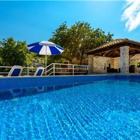 2 bedroom villa with pool and mountain views near Orašac, sleeps 4